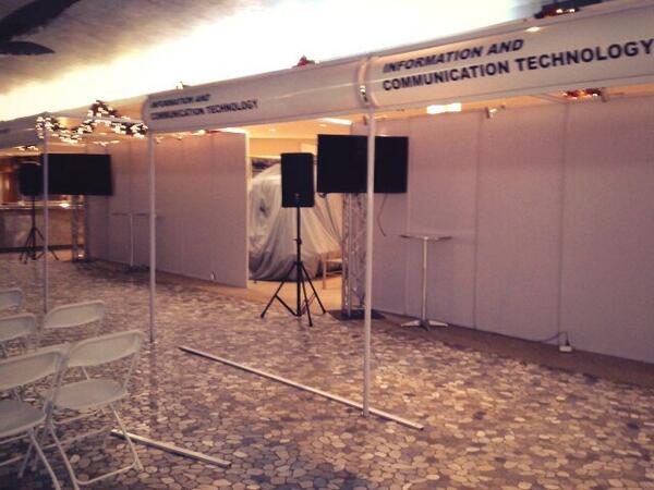 DjNyoLive's tweet image. Things being put in place. Screens &amp;amp; Sound in place. #iForumTT