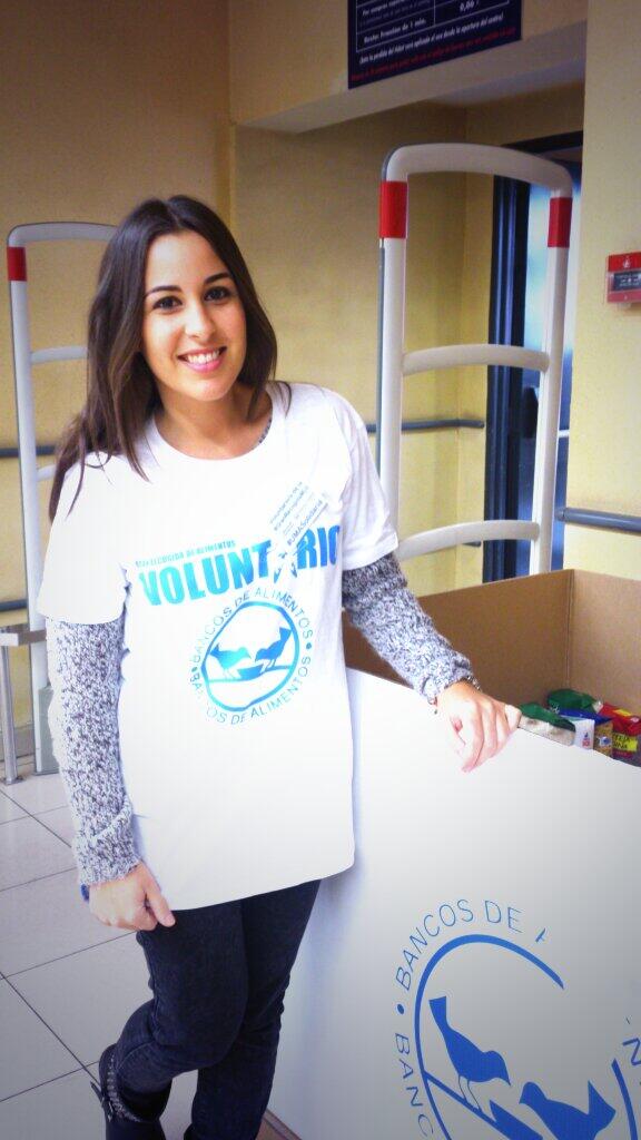 GemaaGonzalez's tweet photo. Voluntariado :) #GranRecogidaMLG #UMASolidaria http://t.co/fczolHuqt5