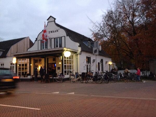 Vr 8 u volle bak bij Zwaan. #Heeze leukstedorpinBrabant <a href="/giel3fm/">Giel Beelen</a> Yes werken bij #kapellerput