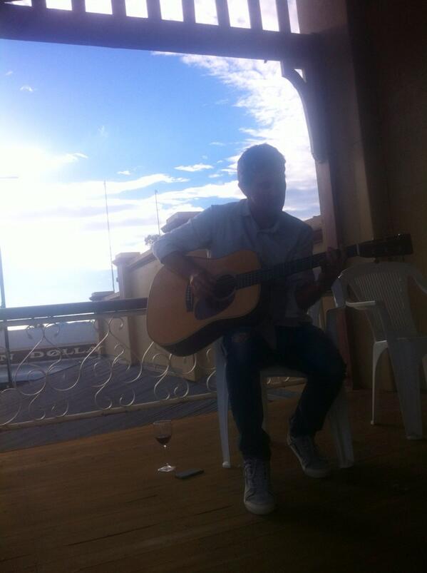 Luke is banging out the tunes on the verandah as the blue skies roll in for tomorrow :)