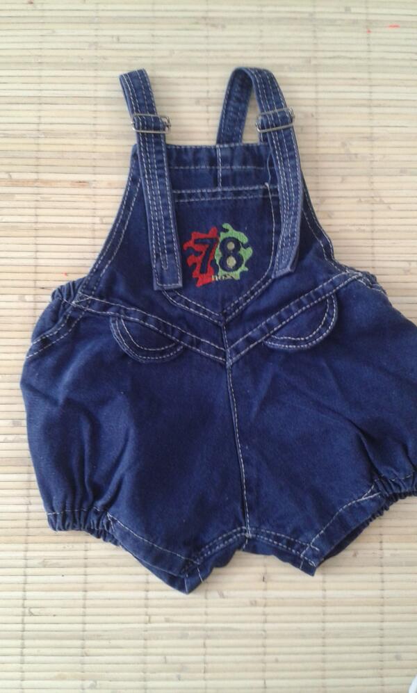 yiyiriri's tweet image. Ini msh ada? RT @garagetwitsale: Baju kodok jeans sz 3-6m #prewashed 40rb
