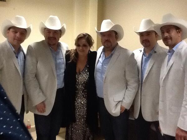 Bendiciones y mucha suerte en todo amiga <a href="/JaquelineAlcala/">Jacqueline Alcala</a> Gracias por el disco