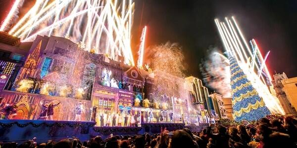 USJ_Official's tweet photo. 【フォロー＆このツイートをRTで応募】#一生に一度は見たいツリー1位　のツリーも点灯、美しい光と愛の物語で贈るクリスマスショー「天使のくれた奇跡Ⅱ」が世界最高峰の栄冠に輝く！ http://t.co/RG7Tpg8DTj  #USJ http://t.co/fRx9BgjQQq