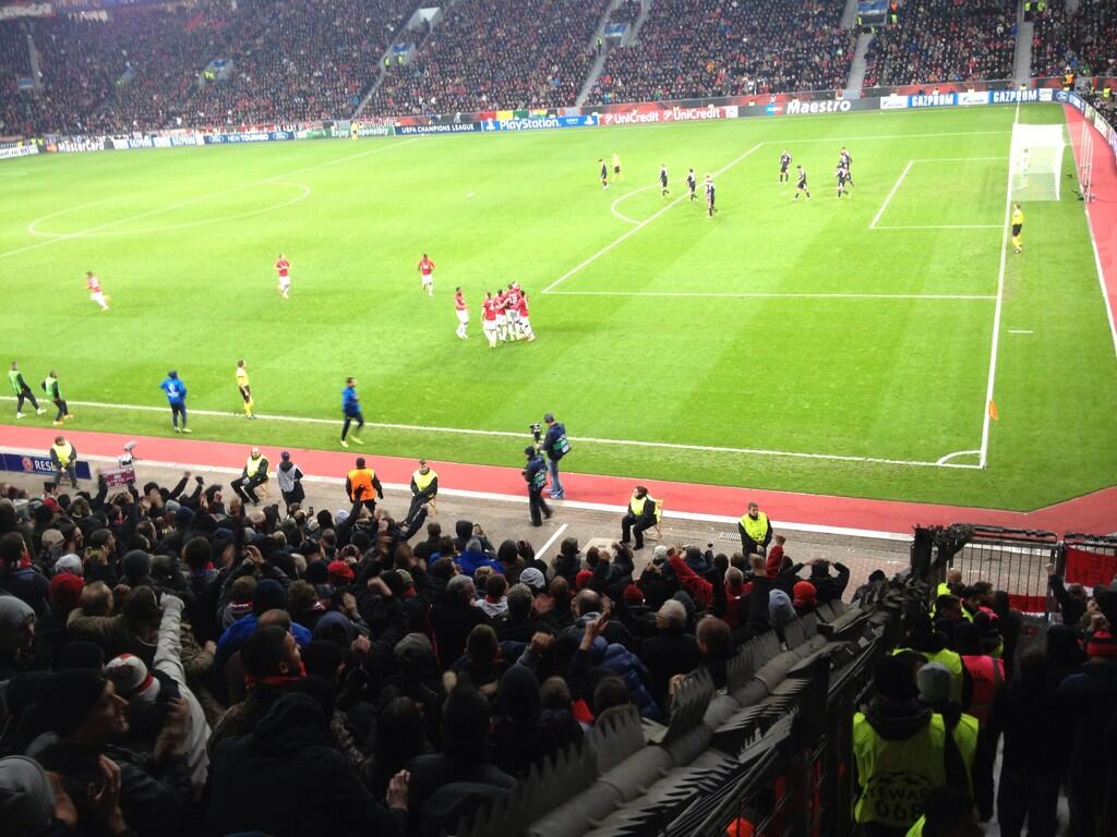 Manchester United Fans Bayer Leverkusen