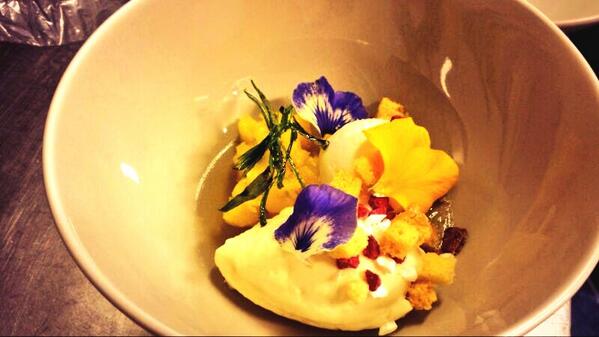 MetaPlat's tweet image. Heerlijk nagerecht!!! Ananas, witte chocolade