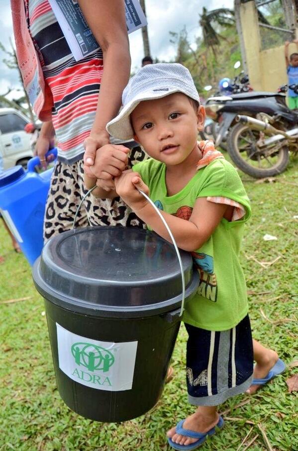 adranorway's tweet photo. Den lille gutten og ADRA-bøtta 😊 #Philippines #Haiyan #adraresponds God helg @JTimTelfer @brittceline @bradey_boy http://t.co/WqGyDjxITR