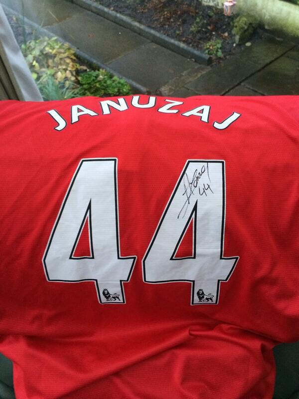 JamesGent93's tweet photo. @ManUtd just got my shirt signed by januzaj! Over the moon with it! #MUFC http://t.co/YuJqvb0oXY