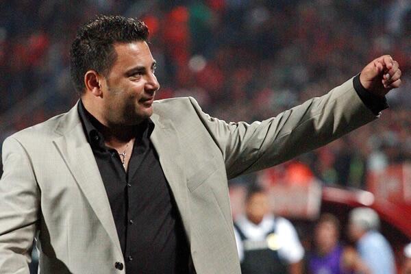 ElQrroense's tweet photo. #AntonioMohamed cada ves mas cerca del #América
http://t.co/f69v3jnLgd http://t.co/kDbcLgMPKA