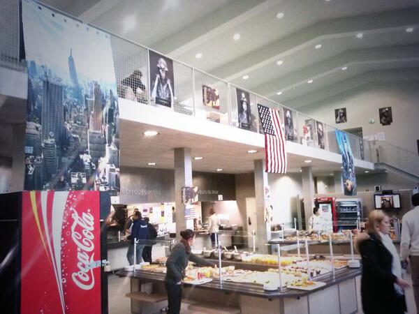 Déjeuné #American au self de @INSEP_PARIS aujourd'hui ... #burger pour les #sportifs #top !! 
<a href="/AlexHenrard/">Alexandre Henrard</a>