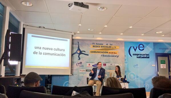 valentinariadna's tweet photo. Excelente ponencia del Alcalde de Jun#redessocialescyl http://t.co/3DnxzMkkPe