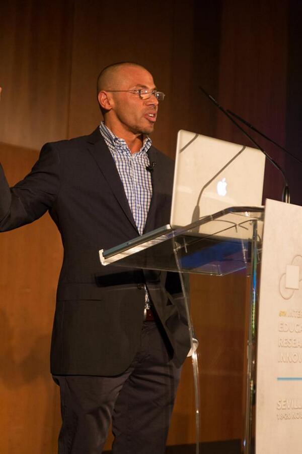 ICERI_Conf's tweet image. See here @robjtorres during his presentation about #games4learning: #iceri2013