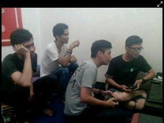 RanggaPrasetia_'s tweet photo. Liat hub antar pemain bola dlm mengoper aja kita fokus apalagi hub ke pacar #Pacarable #antarakasiandansukurin http://t.co/8PX9jOOBvg