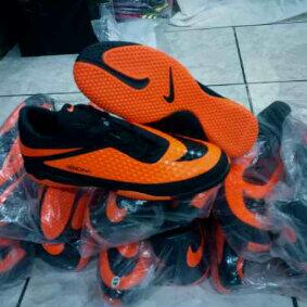 outhenticID's tweet photo. Sepatu Futsal Replika Italy Nike Hypervenom | Size 39-44 Limited. Stock silahkan. http://t.co/gKEpow3Gdr