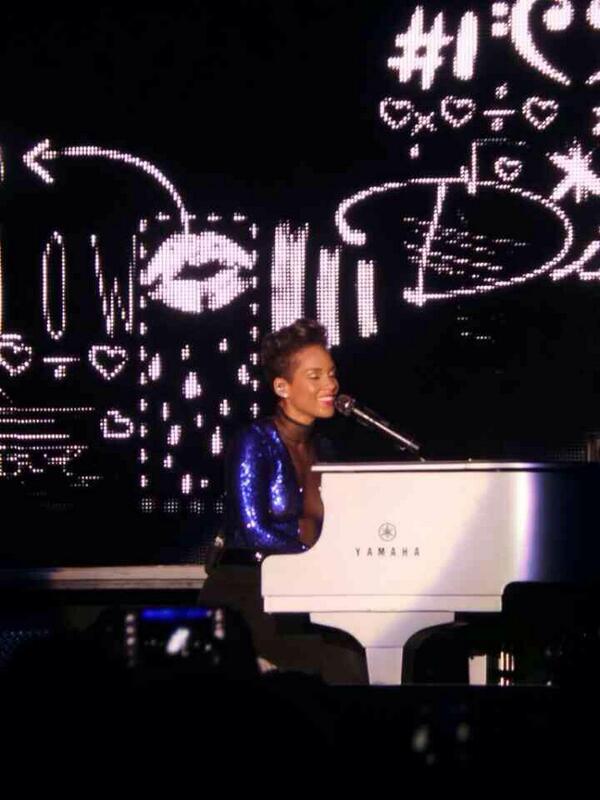 MyMagnumID's tweet photo. Alicia Keys memanjakan fans dengan lagu & suaranya. It sent pleasure all over your body just like #MagnumInfinityID http://t.co/D7XSPMG8R2