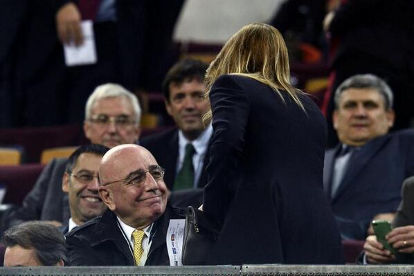 GallianiPhone's tweet photo. "A true friend stabs you in the front." http://t.co/uFxVcZGxac