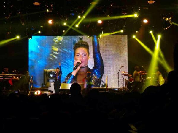 AdrieSubono's tweet photo. RT @MyMagnumID: Alicia Keys said she's so excited to meet her fans here. #MagnumInfinityID http://t.co/eFUDp6eUQK”