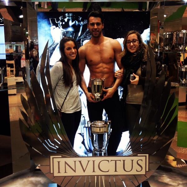BelenDieste's tweet photo. #invictuspacorabanne #victoria en el Corte Inglés de pl Cataluña! http://t.co/jRPW0bJWjg