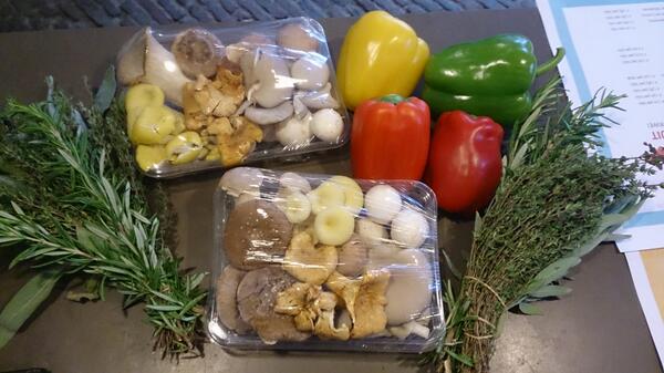 Lekkere biologische aanbiedingen dit weekend paddestoelenmix € 3,40, Rucola € 1,25 per ons, elsbroekerwei.nl