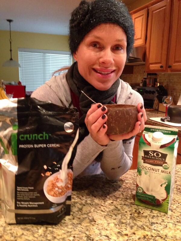 JPHinc's tweet photo. @Monica_Brant having a lil #ViCrunch snack b4 cold barn day! @jennylynnfitness http://t.co/3vznx7DexG