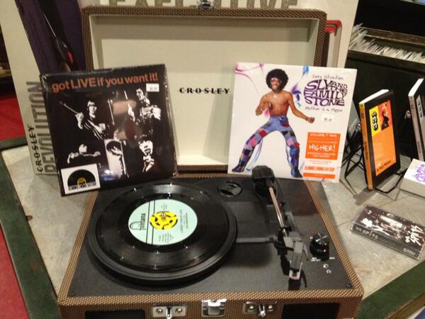 ResistorVinyl's tweet photo. Just a reminder, we've got killer deals on Crosley record players. The perfect gift! #RSDBF #RecordStoreDay http://t.co/9nG32a0VbZ