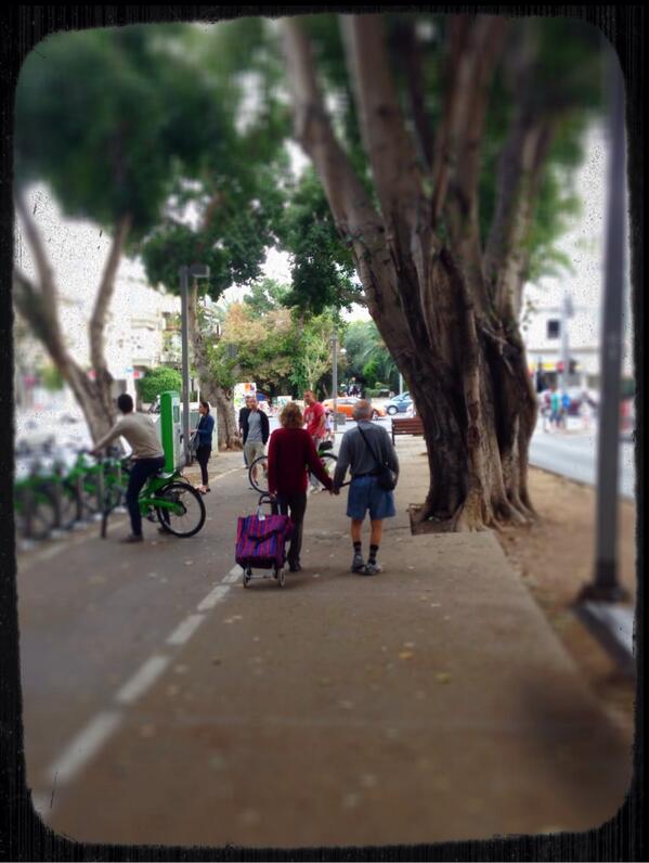 BarRefaeli's tweet photo. שבת של שלום ואהבה. Have a loving weekend http://t.co/kHuziEWuF1