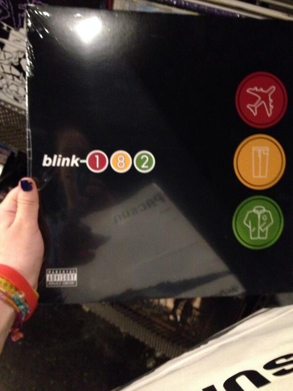 hyrulehottie's tweet image. My favorite blink album on vinyl 😍😍 #needneedneed