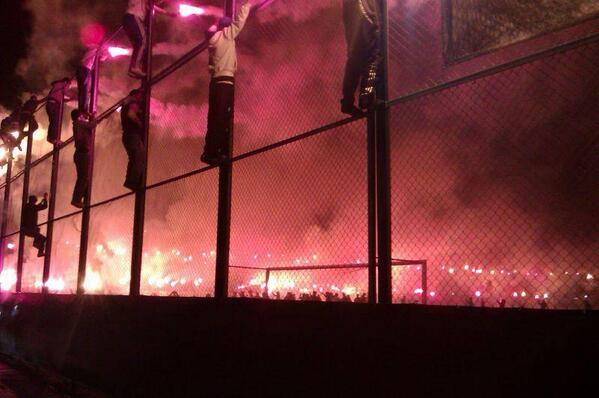 FOTO | #AdanaDemirspor taraftarları takım antremanını izliyor