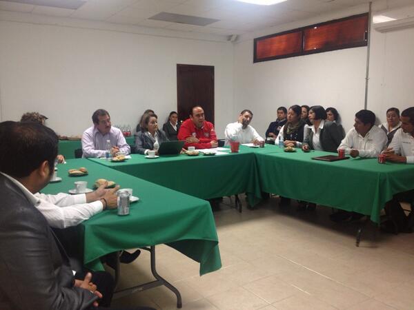 IHEMSYS's tweet photo. En @uphuejutla se trabaja con redes académicas. El trabajo entre IES en conjunto fortalece instituciones @rolduran http://t.co/e7Hj3siCGP