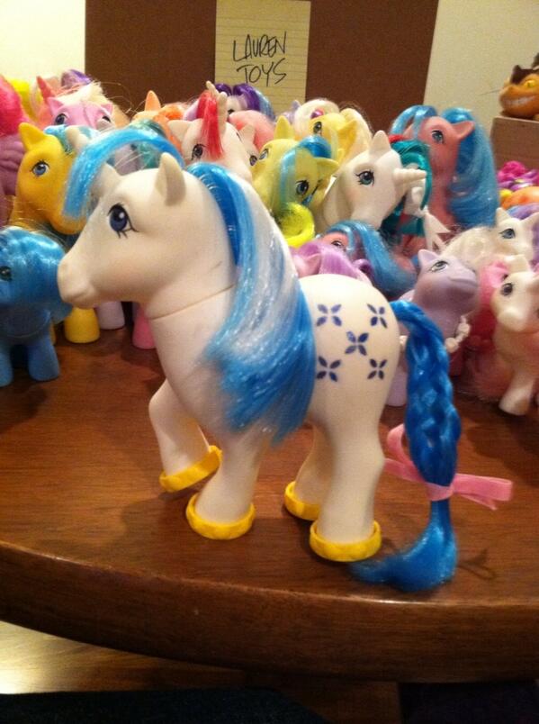 Solar_Princess's tweet image. “@Fyre_flye: Poor Majesty not looking quite as majestic as Celestia.... http://t.co/rq6fg50880” She is lovely none the less.