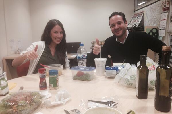 alemondragon's tweet photo. Menú Godinez: Caldo en tupper y jugo quemador en la oficina! #GodinezGoWild @MundoGodinez @makoGAR @verosofias http://t.co/Cud11a0nFB