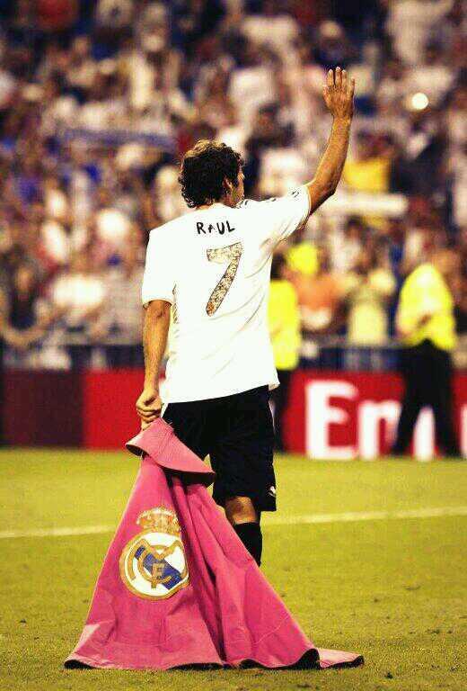 ReinoMadridista's tweet photo. ¿Se mereció Raúl un balón de oro? 

RT: Si

FAV: No http://t.co/k6qG3WpLth