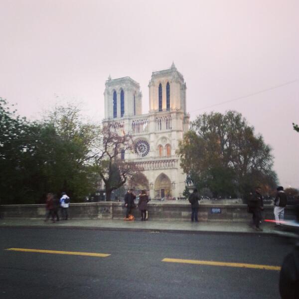 EllePSiLuvU's tweet image. Notre dame! :D #PAMUN2013 #paris