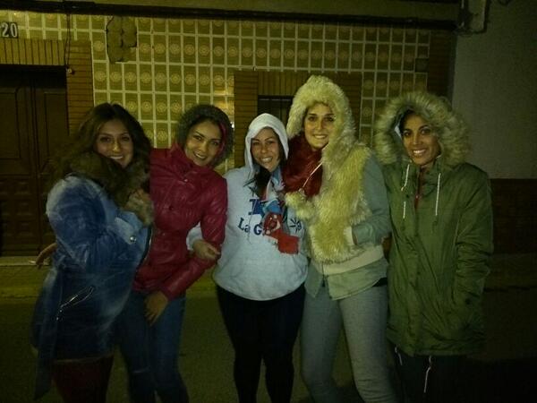 makapg's tweet photo. Cenando en casa de pingü... Hay k diga ' anca' la morales ;)) @AnabelMorales5 @mmarinap @xarixuster #colegona http://t.co/Cnouqqk0k1