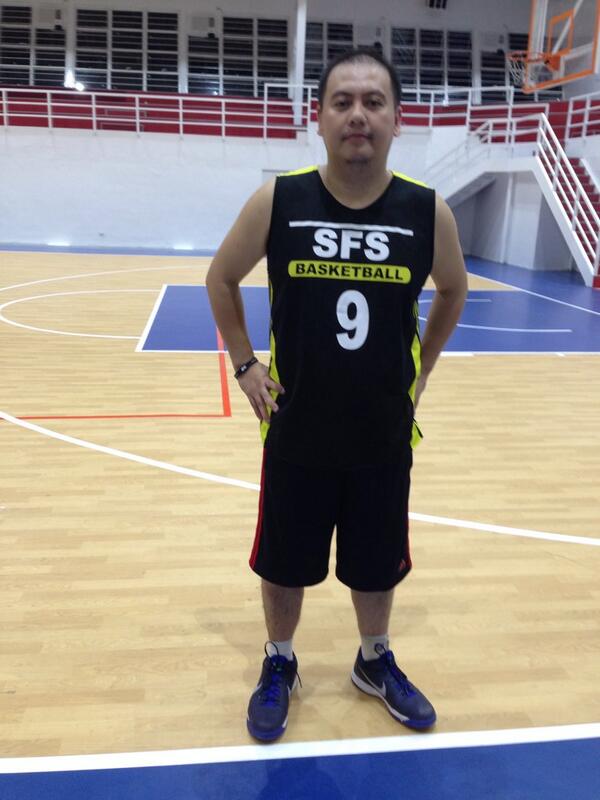 EHRLS's tweet photo. Burned 921 calories by playing full basketball game in an hour http://t.co/E60uXQbB6h