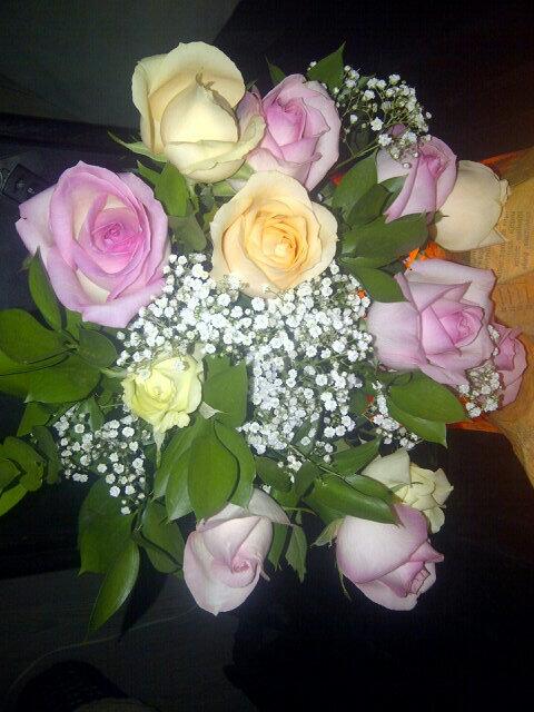 cylie007's tweet photo. Beautiful flowers from my Mommie..#love#summer#flowers#BesteMom#ILoveYou http://t.co/i9PH2GkSMY