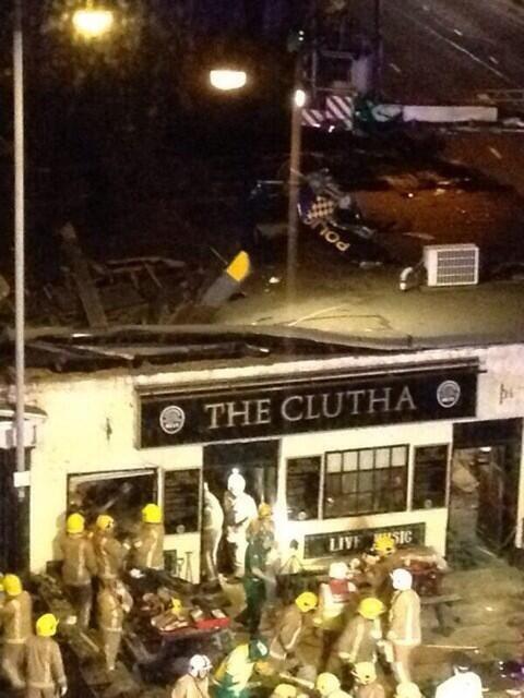 Helicopter crashes into roof of Glasgow pub BaRtFIhIgAA3kF2