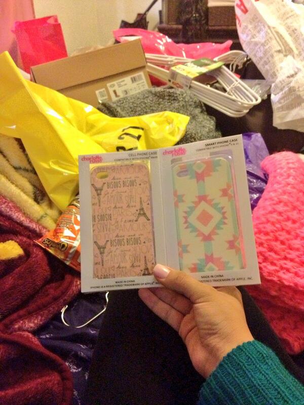 lllizzybaby's tweet image. New cases 😍 #excusethemess #cleaningprocess