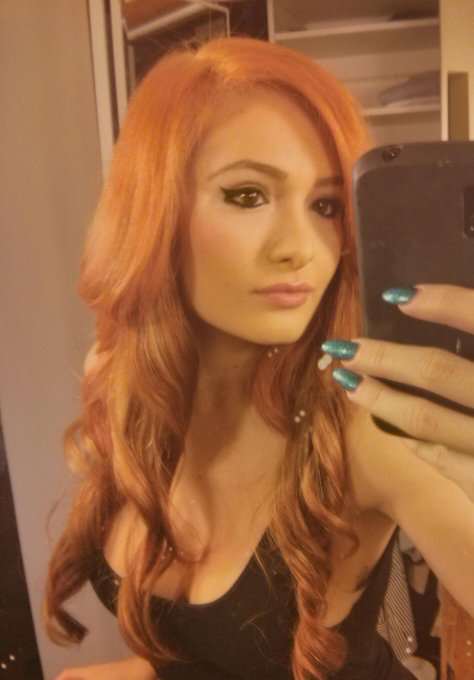 Watch Scarlett Bordeaux's leaked NSFW photo on TwXstars
