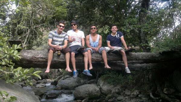 marlon_bricio's tweet photo. amigos los amo #vilca #sun @richard_jcr @Pablo_GF16 @Chusi93 http://t.co/EHX1BoyzEf