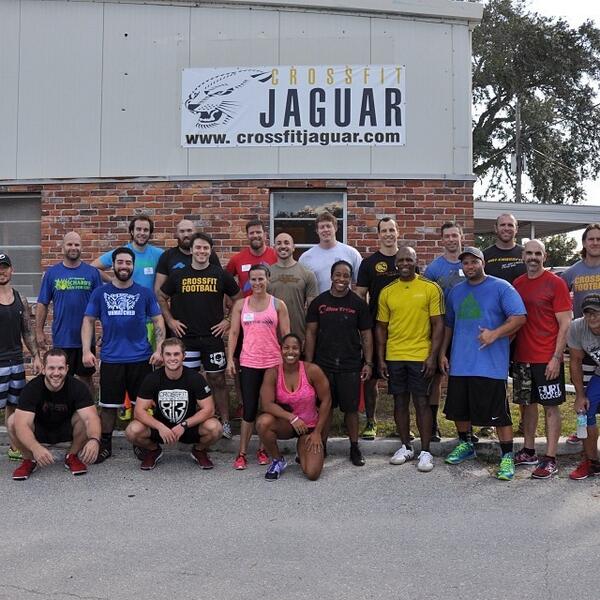 JohnnieWOD's tweet image. @crossfitjaguar #cffb #cffbnation #cffootball the group coming together for CFFB Certs (sor... ift.tt/1eyUDO9