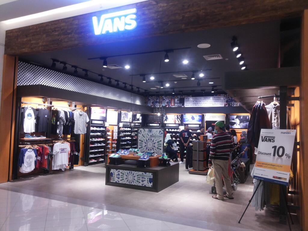 store vans di summarecon mall serpong