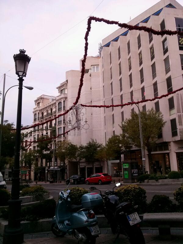 HeelennaV's tweet photo. De paseo por Madrid @rober328 http://t.co/tVOfqf9nC4