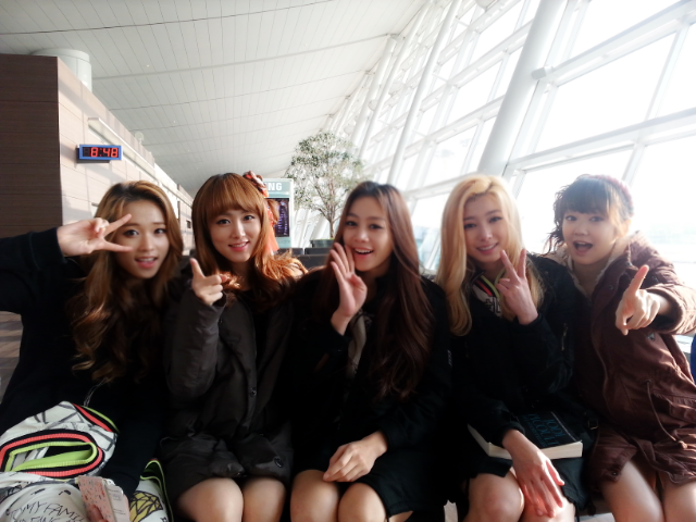 BaUAjFKCEAEtH-J.png:large