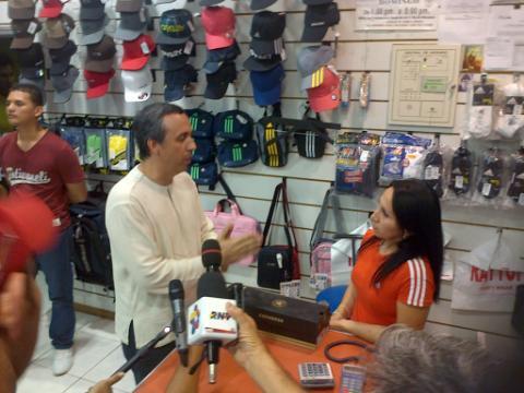 frankcdegods's tweet image. También invitamos a los pequeños y medianos comerciantes a inscribirse en el Registro Único