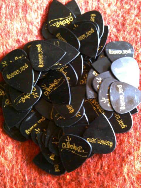 Kereenn..RT"<a href="/CupOfficial/">Cup Cake Official</a>: Guys gitaris kita <a href="/sensen_sendi/">Faithful</a> pake pick custom @rockstar_pick neh.. "