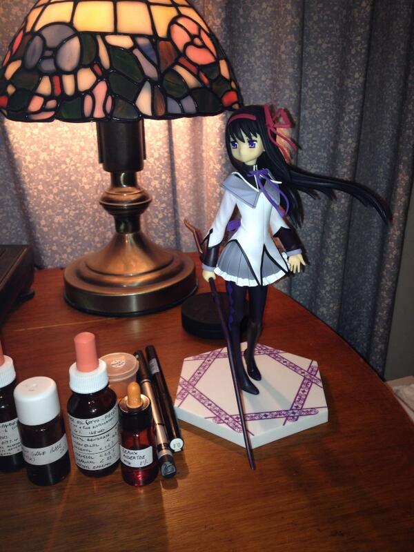 EvocativeParfum's tweet photo. Homura Akemi watches over all of my work. http://t.co/ipEVwkmPy9
