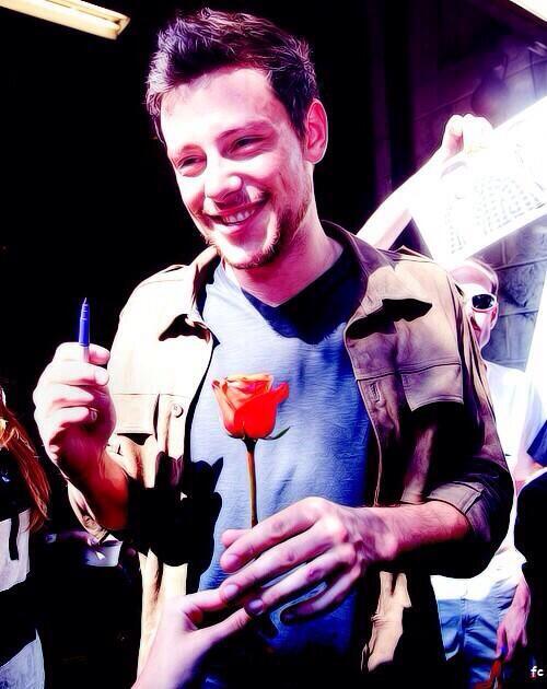 AshleyTenace's tweet photo. RT for our idol. #TVZNewsAwards Cory Monteith http://t.co/QBPr8M8b9E