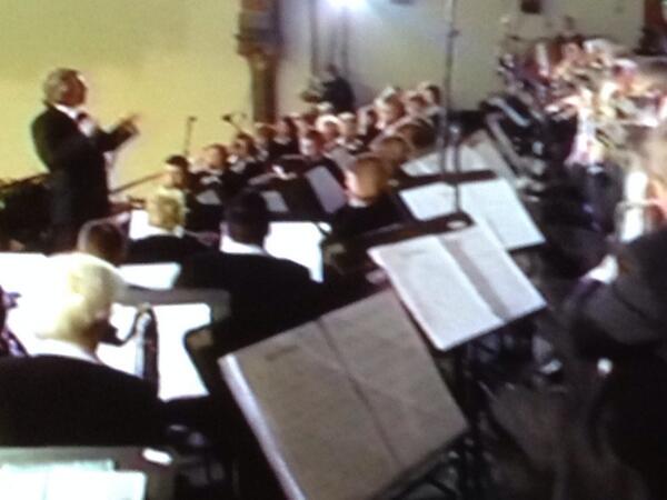 Foutloze uitvoering van @apollogoor van 'Van Oranje' in de Ridderzaal. Sluitstuk ontvangen met lang applaus.