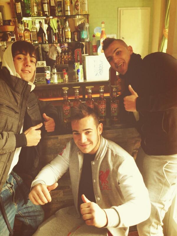 voreett's tweet photo. @davidbono14 @alexdri_9 gracias por las monedas carlos jajaja http://t.co/6wJWkGbIcy