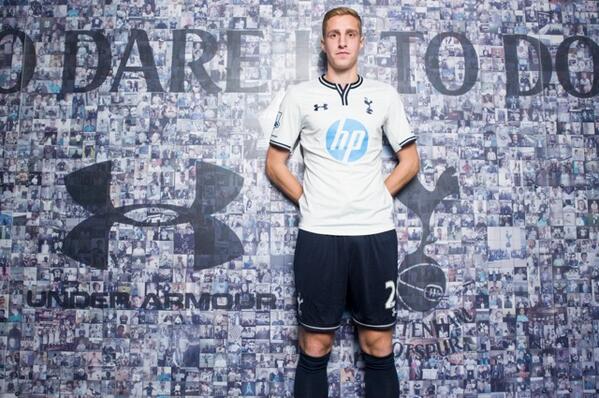 SpursOfficial's tweet photo. Daws unveils completed #CallingAllSpurs fan mural in the tunnel at White Hart Lane http://t.co/u5ED1QLjON #THFC http://t.co/qlpkFPDOO0